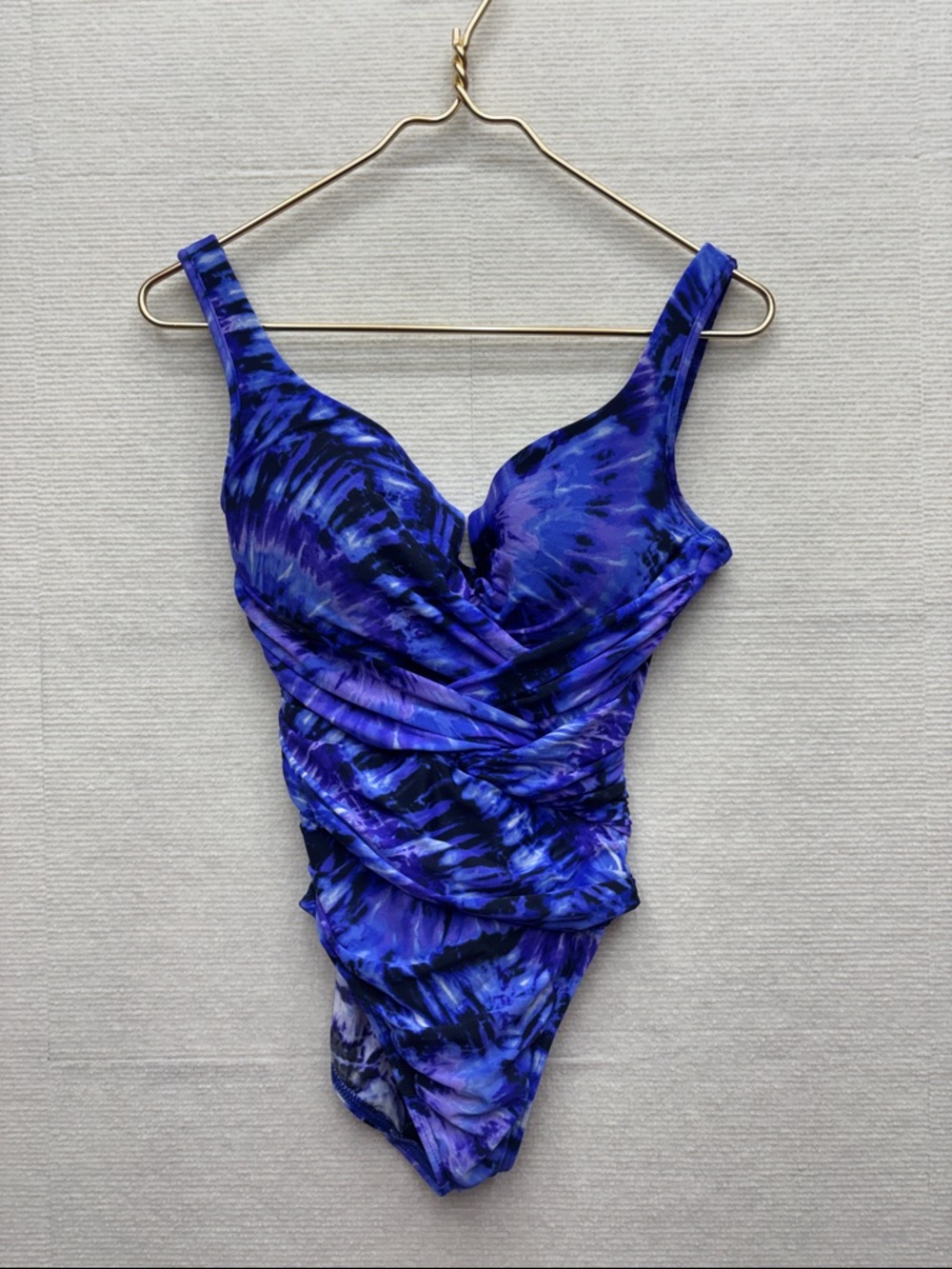 MIRACLESUIT | One-Piece Swimsuit in Vibrant Blue Tie-Dye